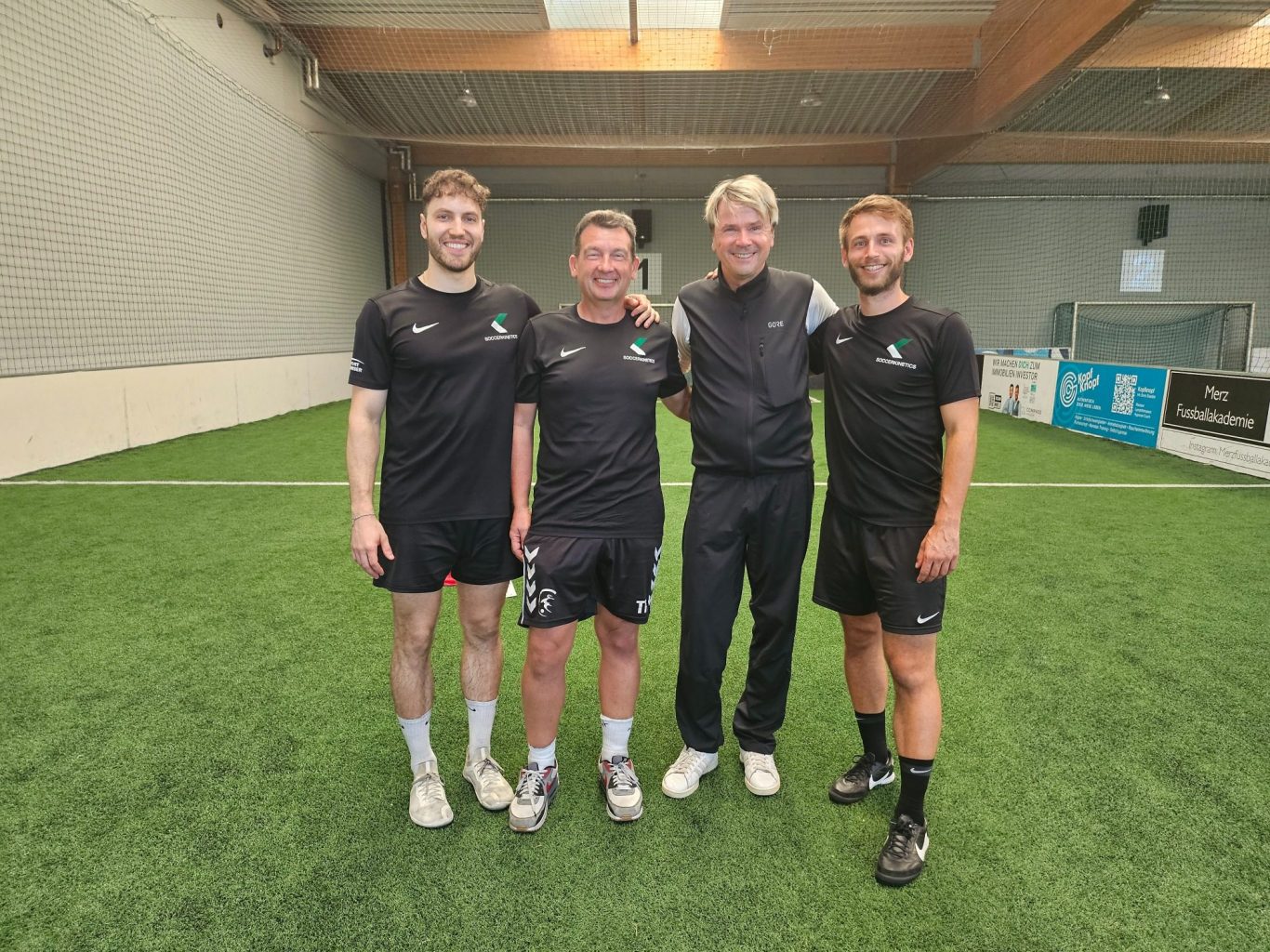 Bild vom Soccerkinetics Lehrgang mit den Inhabern Alex und Simon und Gastreferent Matthias Nowak